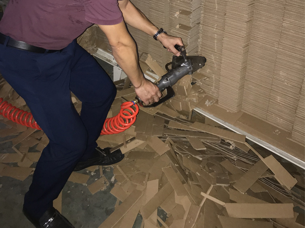 印刷纸盒制造厂为什么需要清废机？